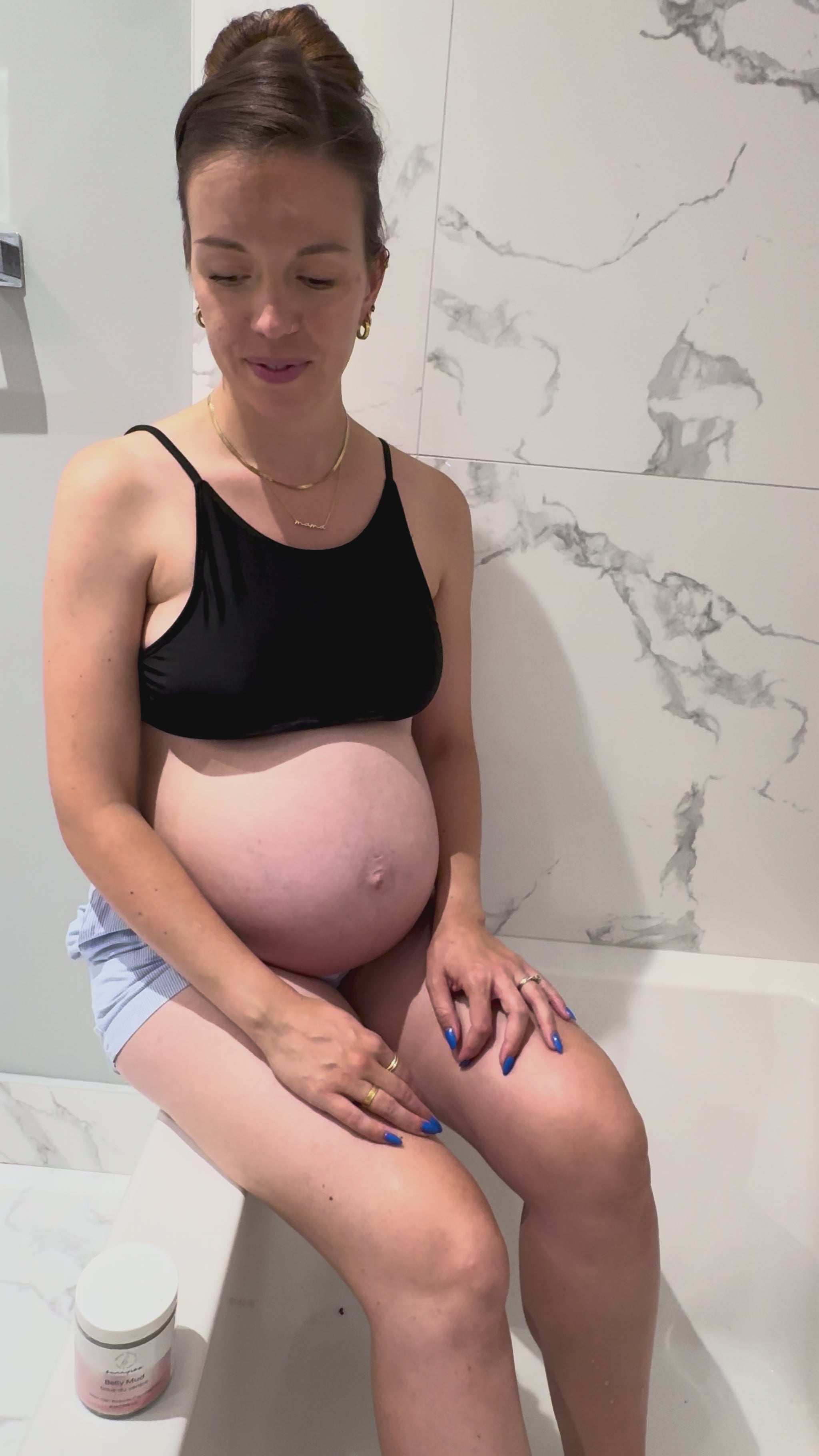 Video demonstrating application of Bunnyroo Mud Mask on a pregnant woman’s belly